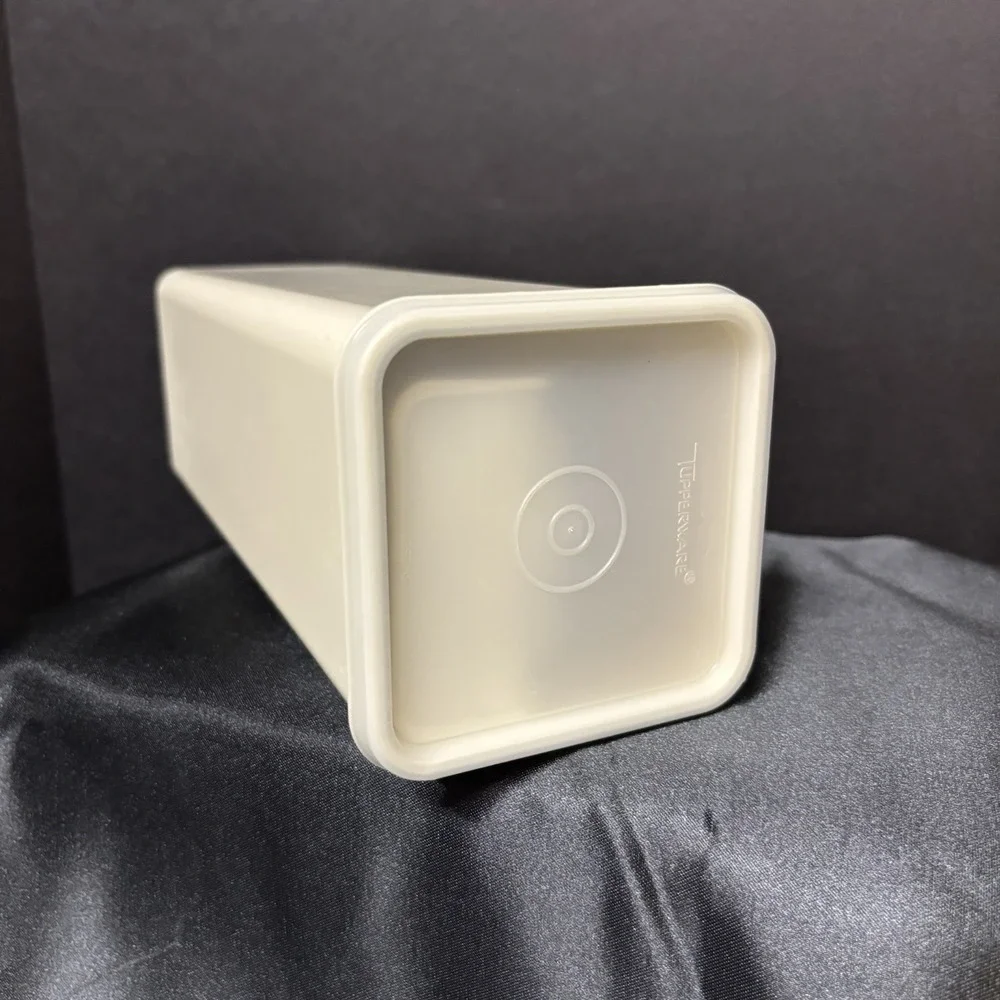 Vintage Tupperware Cheese Cracker Keeper 1687-1 USA‎ w/ lid and tray
